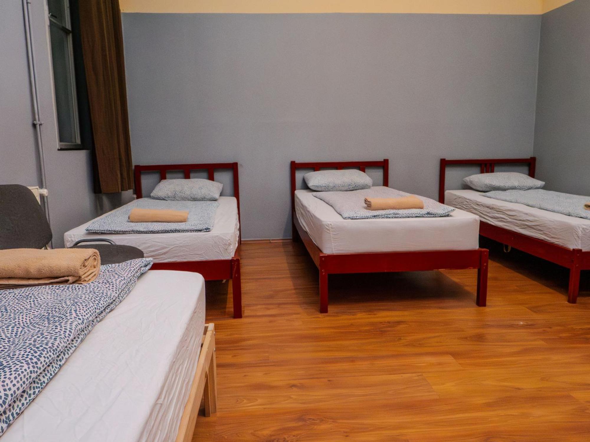 Pokój Czteroosobowy ze wspólną łazienką